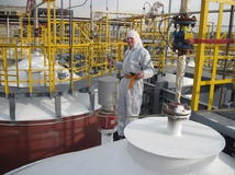 Производство работ по нанесению покрытия Изоллат на резервуар